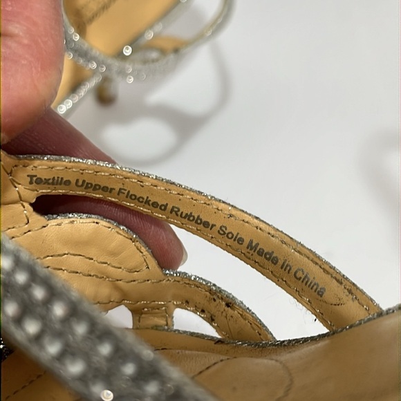 Badgley Mischka Womens Sliver Open Toe Kitten Heel Glitter Rhinestone Size 8.5 - Picture 16 of 16